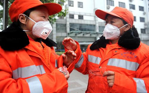 关爱环卫工人在行动 成都爱心公益接力24小时