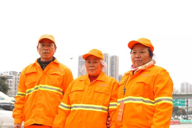 寒风中温暖的记忆——蓉城环卫工救助残疾人士的感人故事